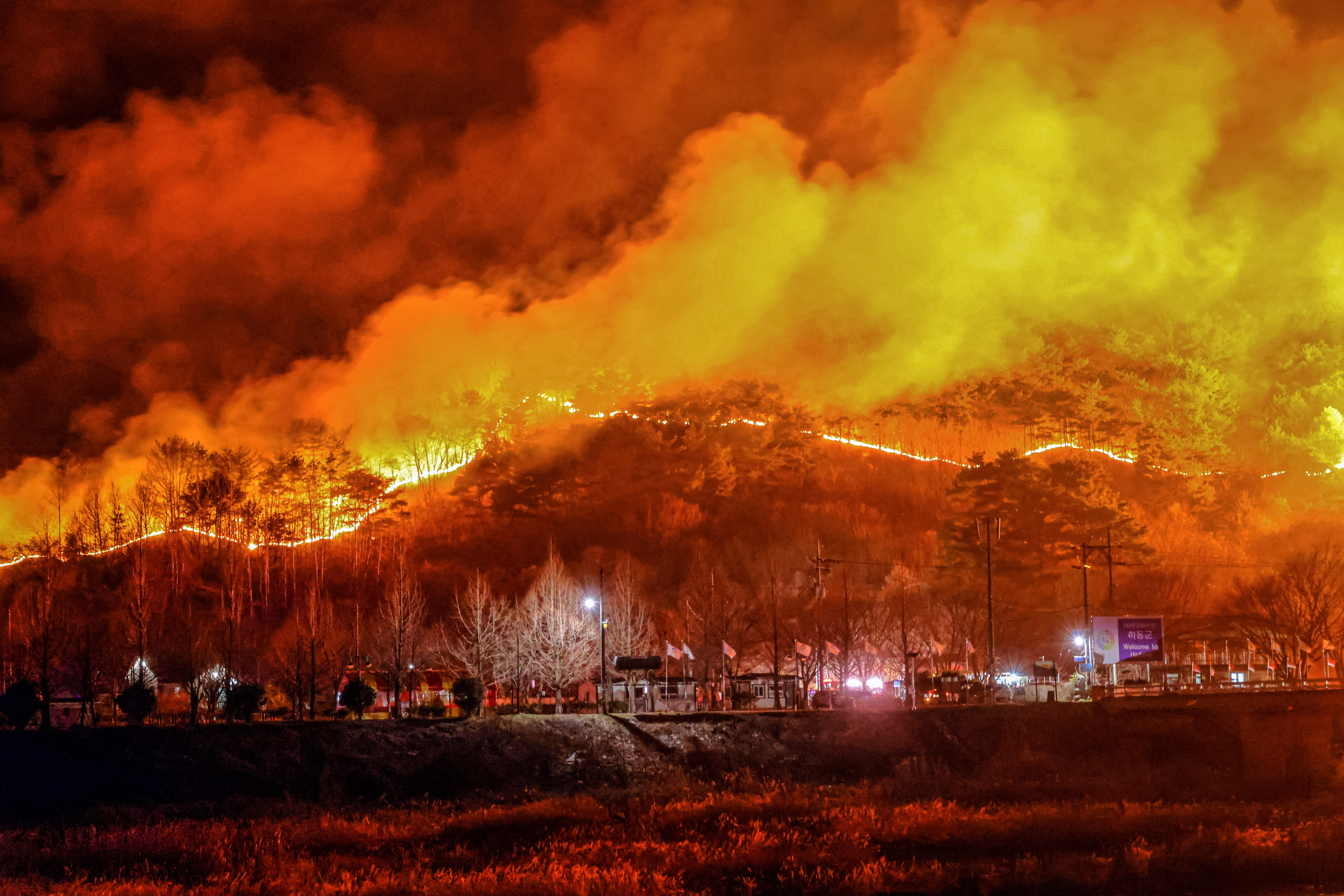 (사진-035 최0권) 하동 우방산 산불 피해